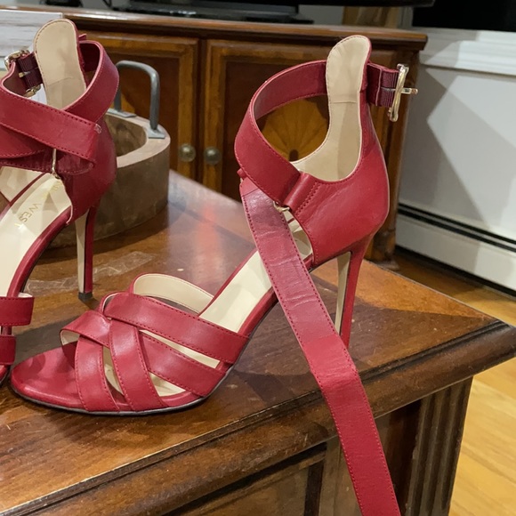 Red sandals - Picture 3 of 5